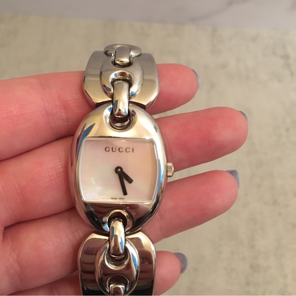 EUC Gucci Mother of Pearl Marina Chain Bracelet Watch - Picture 5 of 16